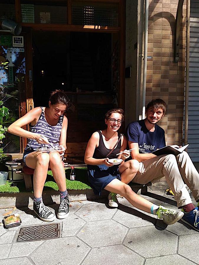 Отель Tani9 Backpackers Осака Экстерьер фото